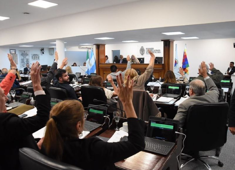 La Legislatura sancionó la ley que limita el uso de celulares e internet en cárceles