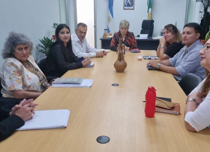 La ministra Naidenoff se reunió con miembros oficiales del Consejo de Educación