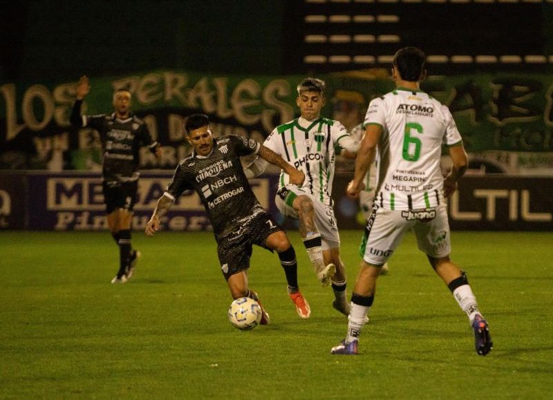 Chaco For Ever no pudo salir del cero y rescató un punto ante Nueva Chicago