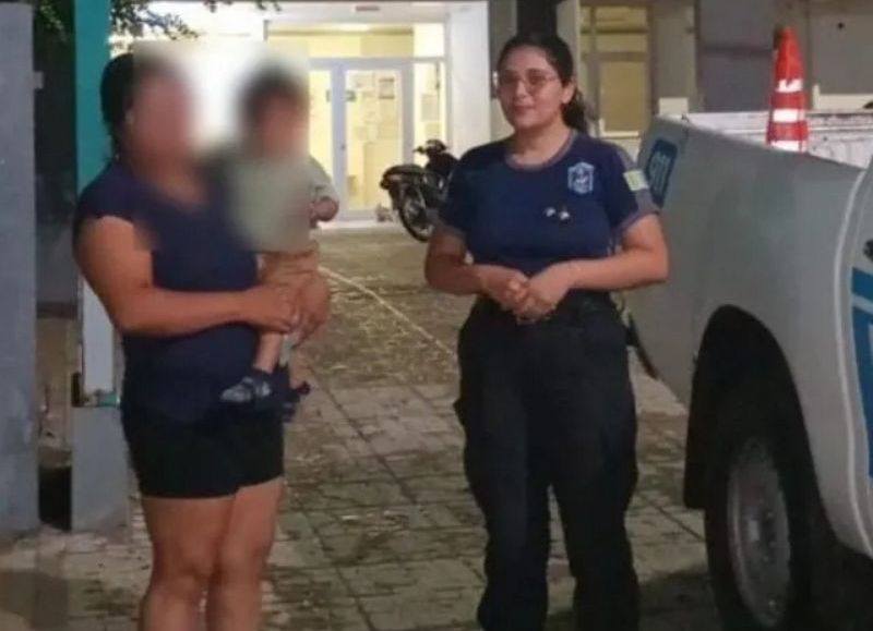 Policías le salvaron la vida a un bebé que se había atragantado con comida en Machagai