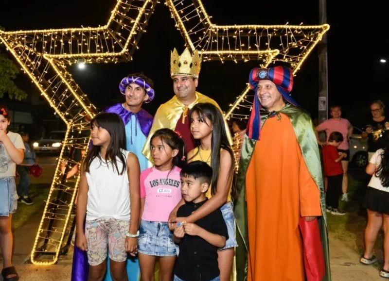 Los Reyes Magos recorrieron Sáenz Peña y llenaron de alegría la avenida 33