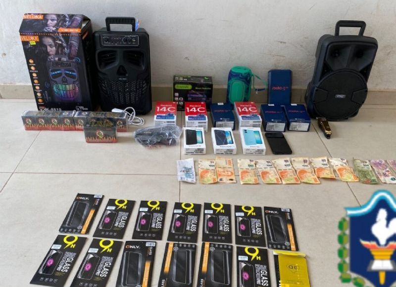 Detuvieron a cuatro delincuentes que robaron elementos de un comercio en El Espinillo