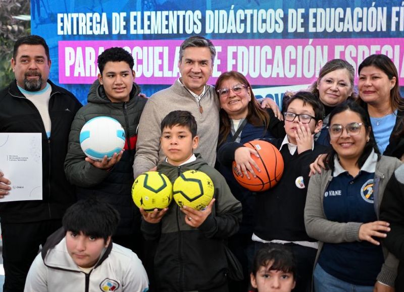 El Gobierno provincial realizó la entrega de elementos para estudiantes de Educación Especial