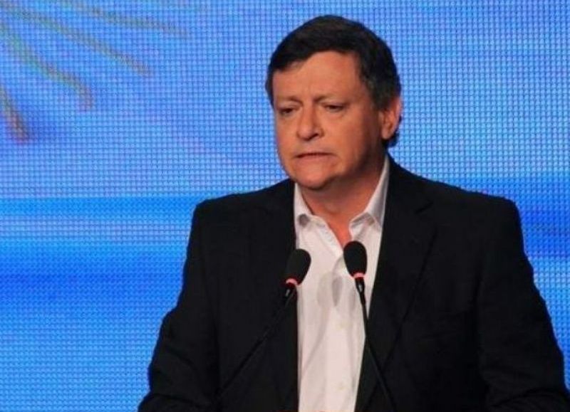 El ex gobernador Peppo continúa internado en terapia intensiva y aseguran que "tuvo una leve mejoría"