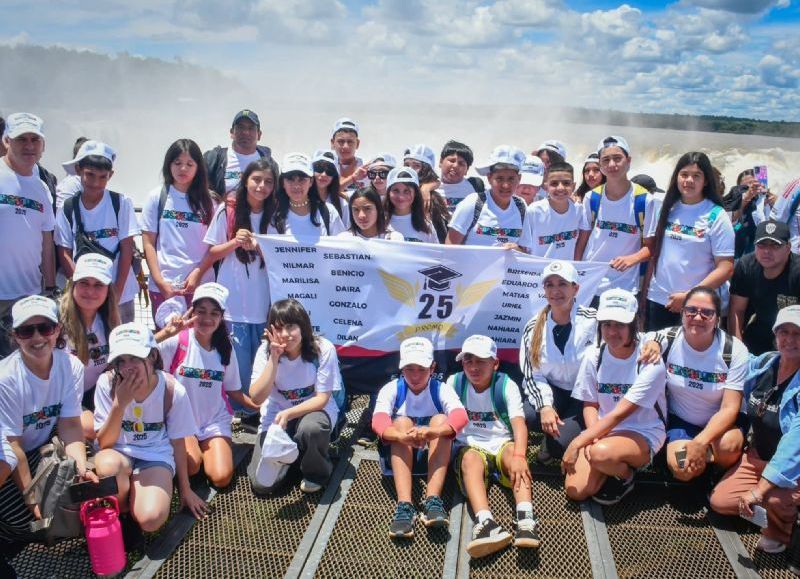 La intendenta Panzardi acompañó el viaje de egresados de Laguna Blanca a Misiones