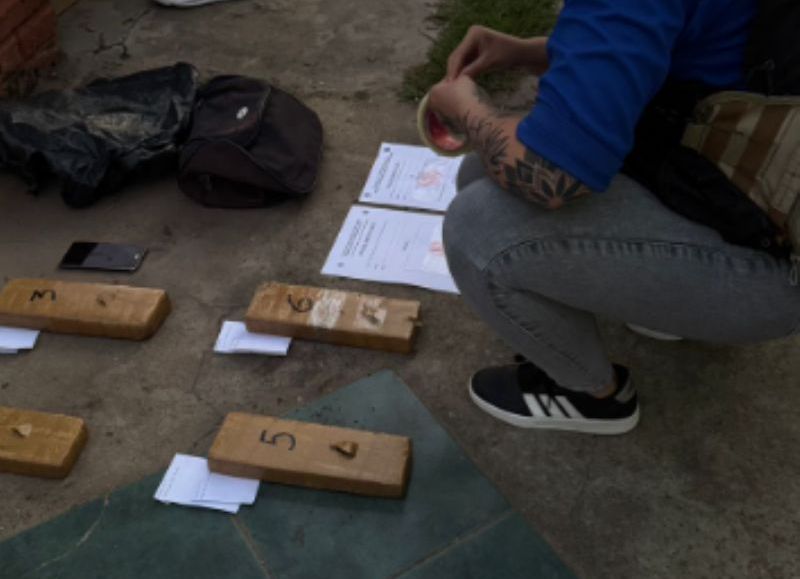 Detuvieron a un joven que llevaba 4 kilos de marihuana en Resistencia