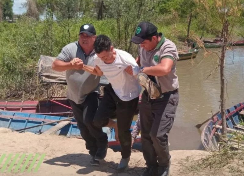 Un pescador fue hincado por una raya en Puerto Vilelas