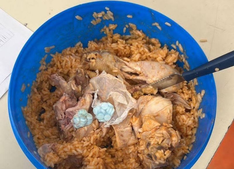 Resistencia: intentó ingresar psicofármacos ocultos en un guiso de pollo