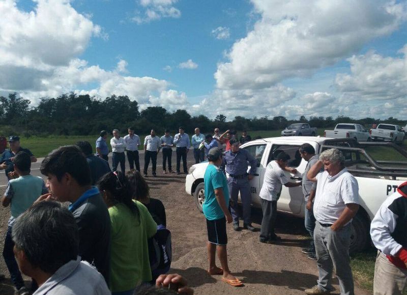 Corte masivo en la entrada de Colonia Aborigen sobre Ruta Nacional 16