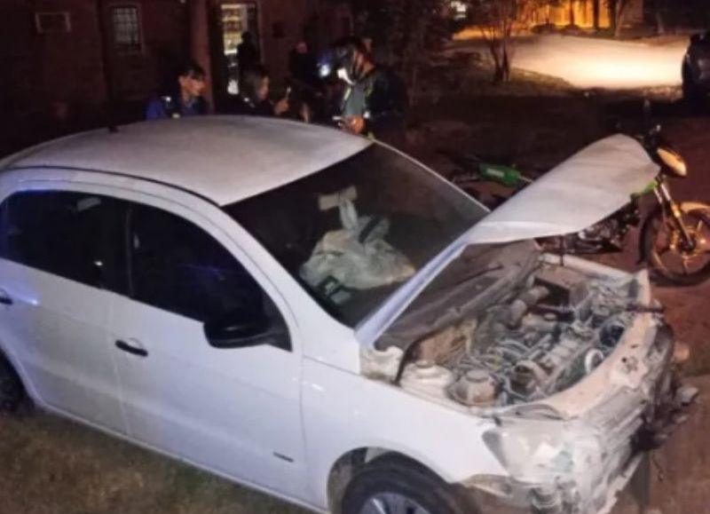 Manejaba alcoholizado, chocó varios vehículos y terminó en una alcantarilla en Resistencia