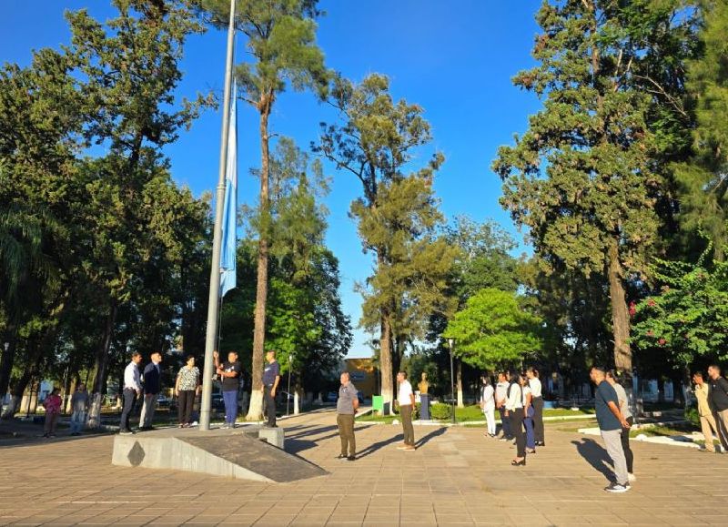 Honor y memoria en la Plaza Central: Colonia Elisa homenajeó a los héroes de Malvinas