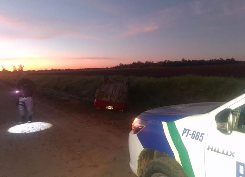 Encontraron un auto volcado y abandonado cerca de Sáenz Peña