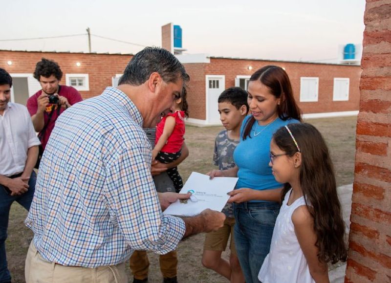 El Gobierno Provincial Entregó 51 Viviendas E Inauguró La Renovada ...