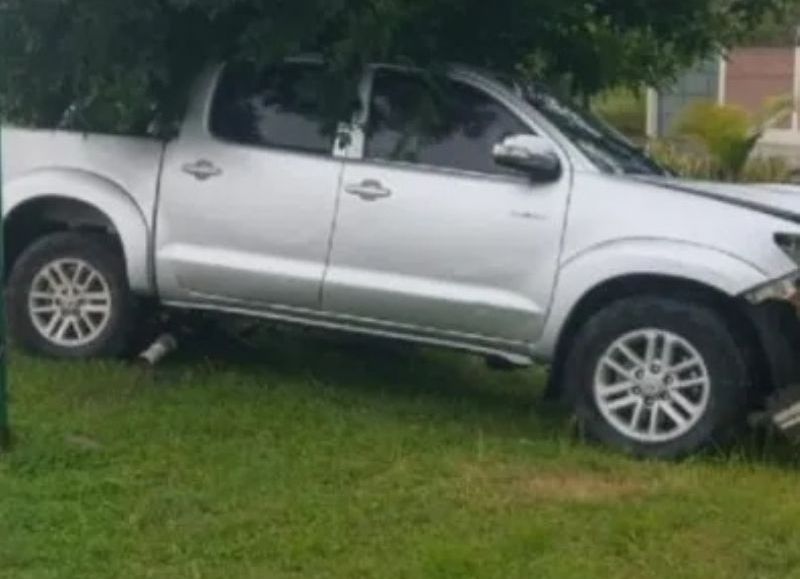 Automovilista se durmió e impactó contra poste de alumbrado en la entrada de Makallé