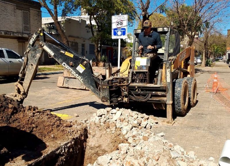 Sameep reemplazó cañería obsoleta para mejorar el servicio en el macrocentro de Resistencia