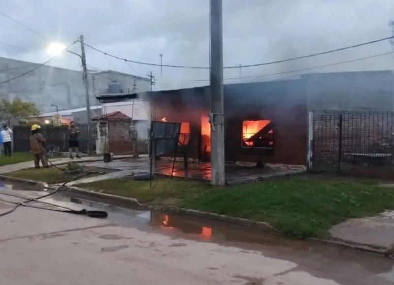 Una librería se incendió por completo en Charata