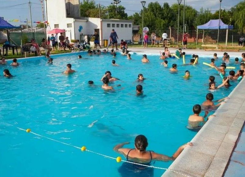 La pileta municipal de Barranqueras continúa abierta para disfrutar del verano