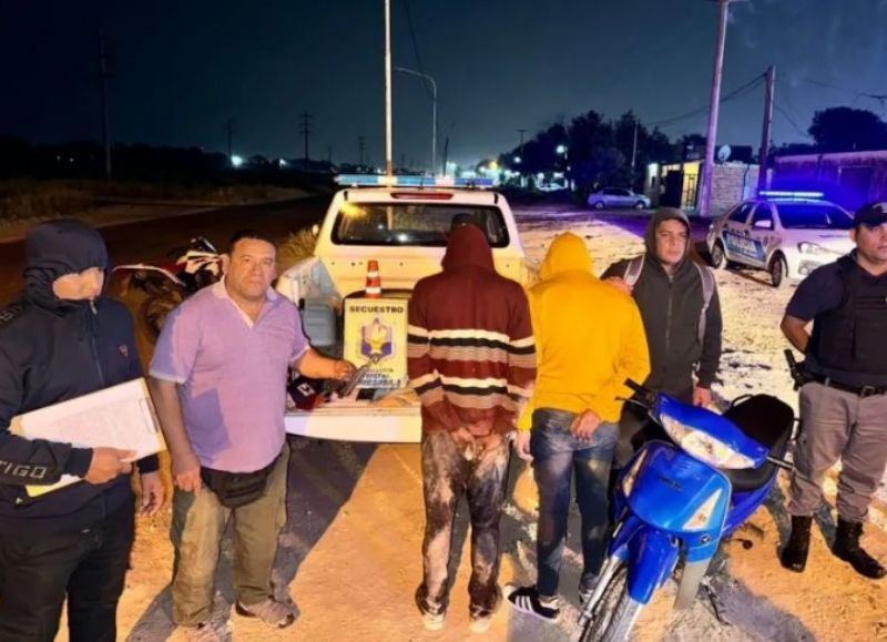 Barranqueras: detuvieron a dos jóvenes que circulaban armados en una moto