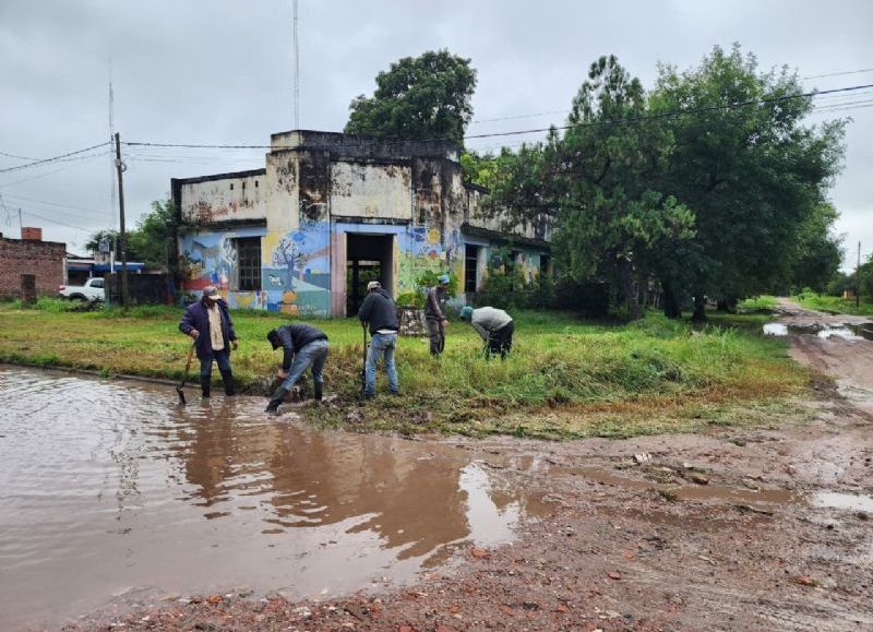 La Municipalidad de Colonia Elisa realizó intensos trabajos para normalizar desagües tras las lluvias