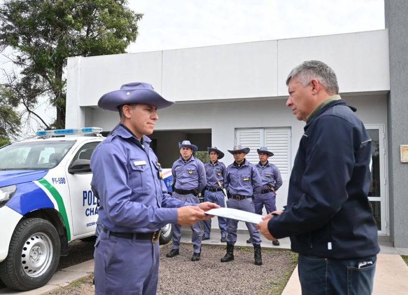 El Gobierno provincial entregó un patrullero al destacamento rural "El Paraisal" de Quitilipi